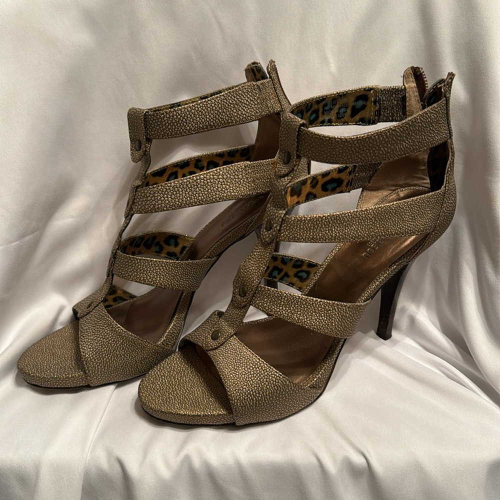 Bisou Bisou Zippered Back Heels - 4” - Picture 3 of 9